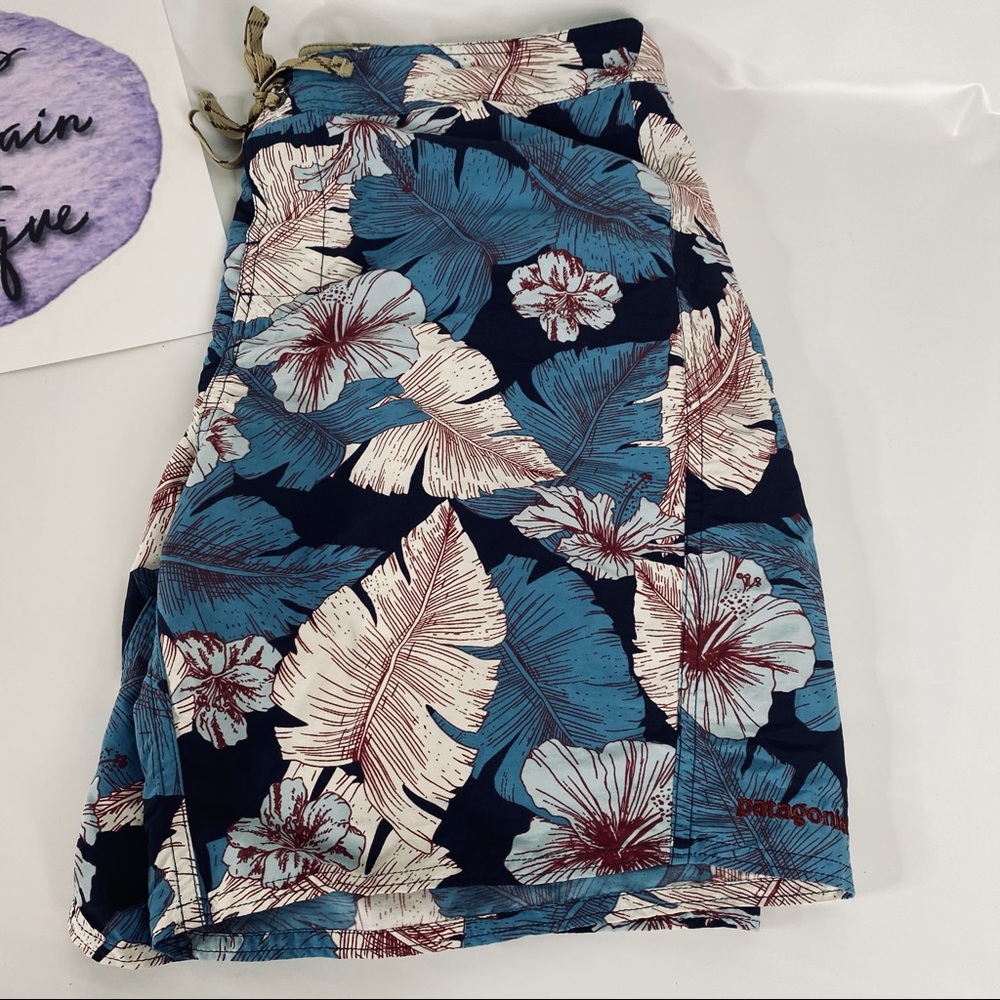 Patagonia men’s Hawaiian board shorts swim trucks